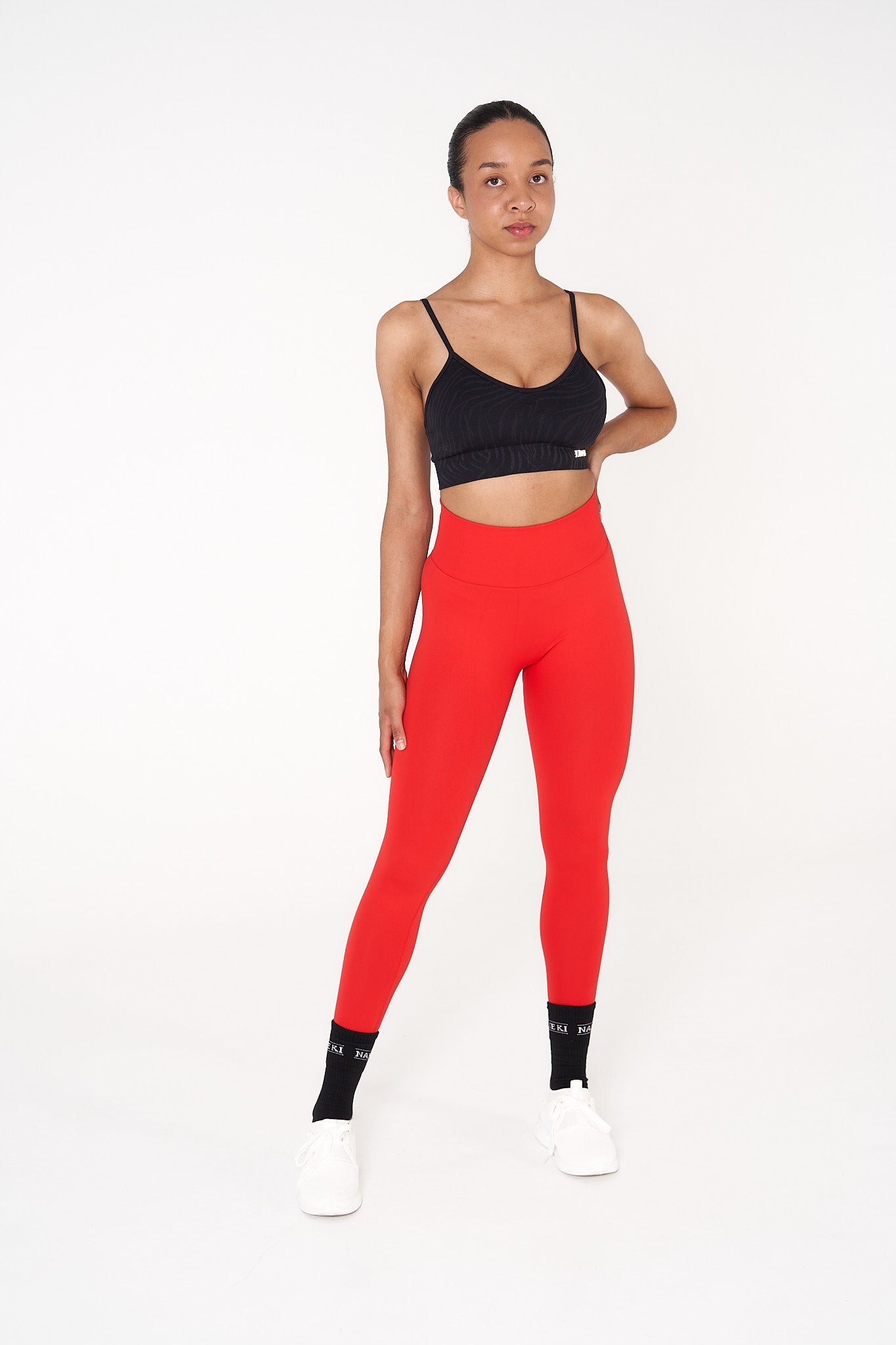 Chiroyli kokraklari bolgan joja sevgilining qattiq xorozini xursand qiladi Cum in ogiz qattiq ruscha